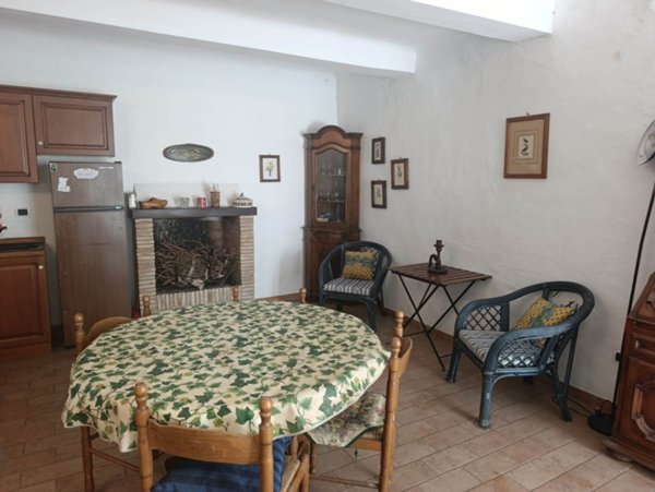 casa indipendente in vendita a San Severino Marche