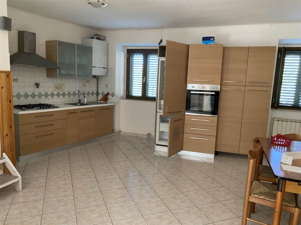 casa indipendente in vendita a San Severino Marche in zona Palazzata