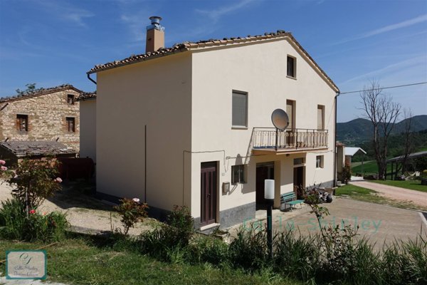 casa indipendente in vendita a San Severino Marche in zona Isola