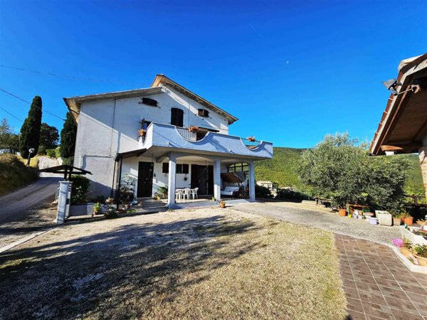 casa indipendente in vendita a San Severino Marche in zona Colleluce