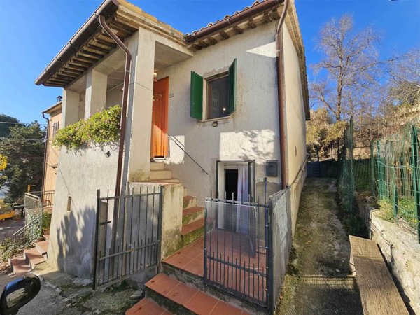casa indipendente in vendita a San Severino Marche in zona Serrone