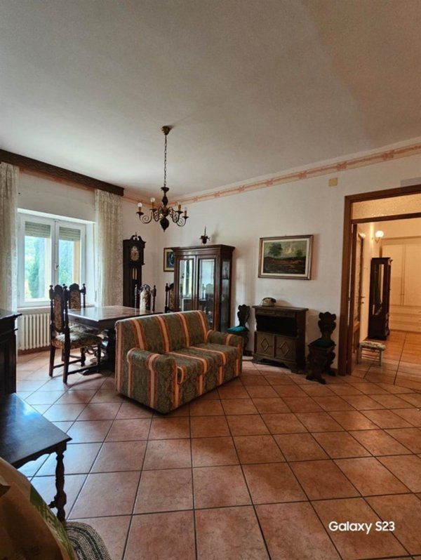 casa indipendente in vendita a San Severino Marche