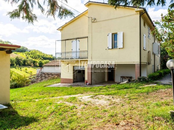 casa indipendente in vendita a San Severino Marche in zona Parolito