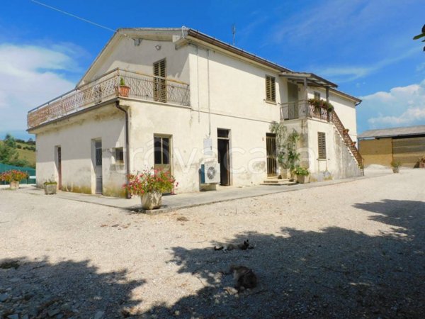 casa indipendente in vendita a Sant'Angelo in Pontano