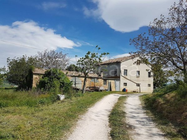 casa indipendente in vendita a Sant'Angelo in Pontano
