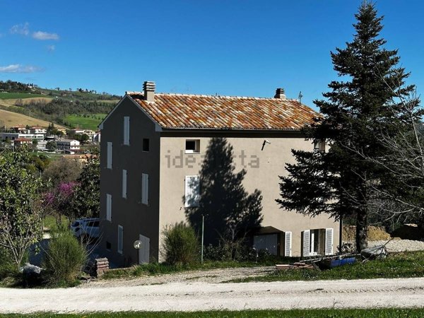 casa indipendente in vendita a Sant'Angelo in Pontano