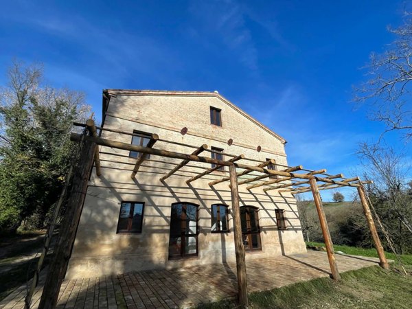 casa indipendente in vendita a Sant'Angelo in Pontano