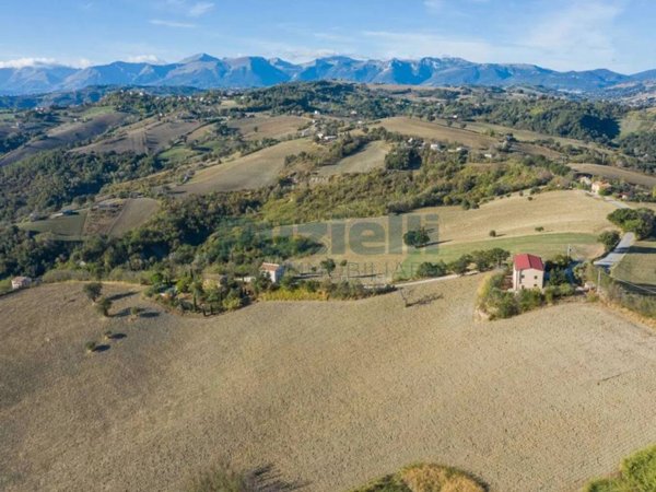 casa indipendente in vendita a Sant'Angelo in Pontano