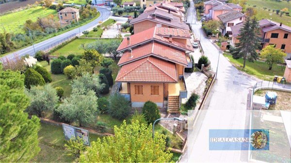 casa indipendente in vendita a Sant'Angelo in Pontano