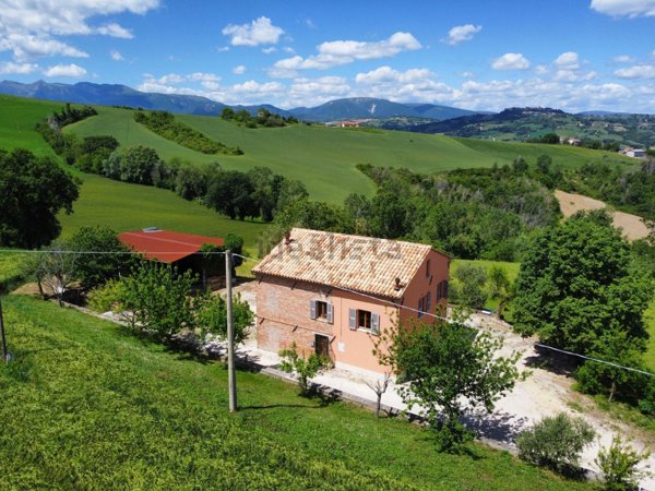 casa indipendente in vendita a Sant'Angelo in Pontano