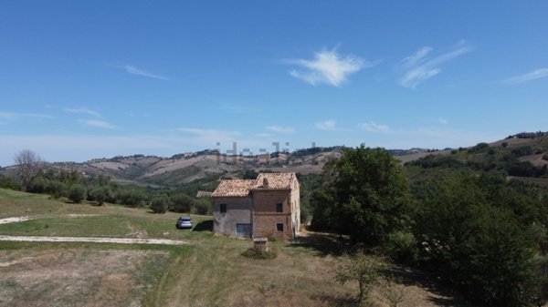 appartamento in vendita a Sant'Angelo in Pontano