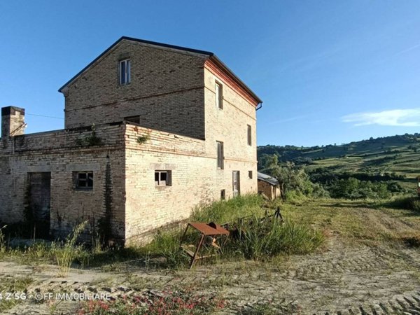 casa indipendente in vendita a Sant'Angelo in Pontano