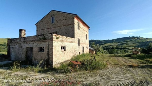 casa indipendente in vendita a Sant'Angelo in Pontano