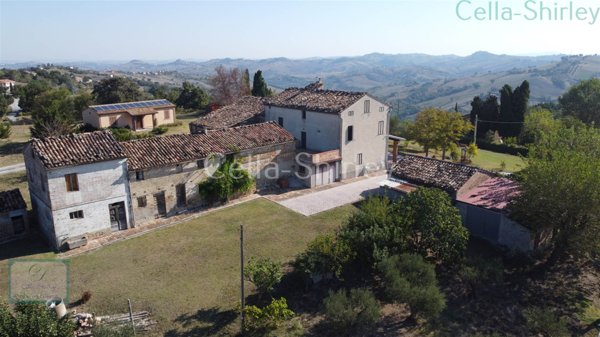 casa indipendente in vendita a Sant'Angelo in Pontano