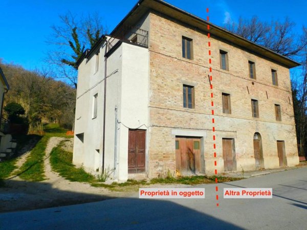 casa indipendente in vendita a Sarnano