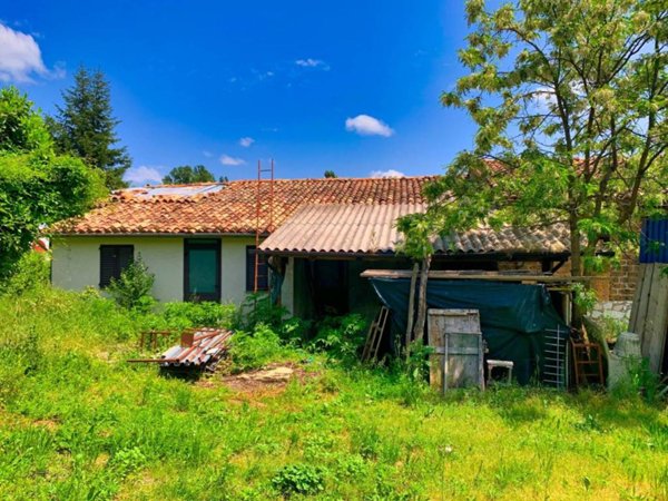 casa indipendente in vendita a Sarnano