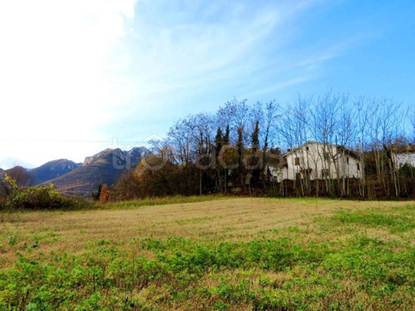 casa indipendente in vendita a Sarnano