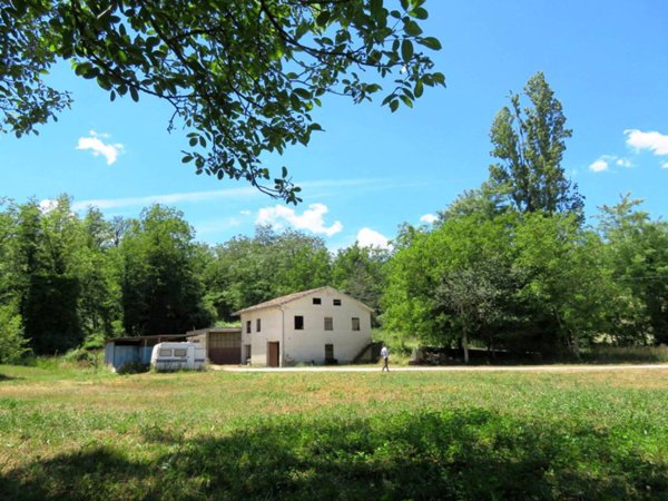 casa indipendente in vendita a Sarnano