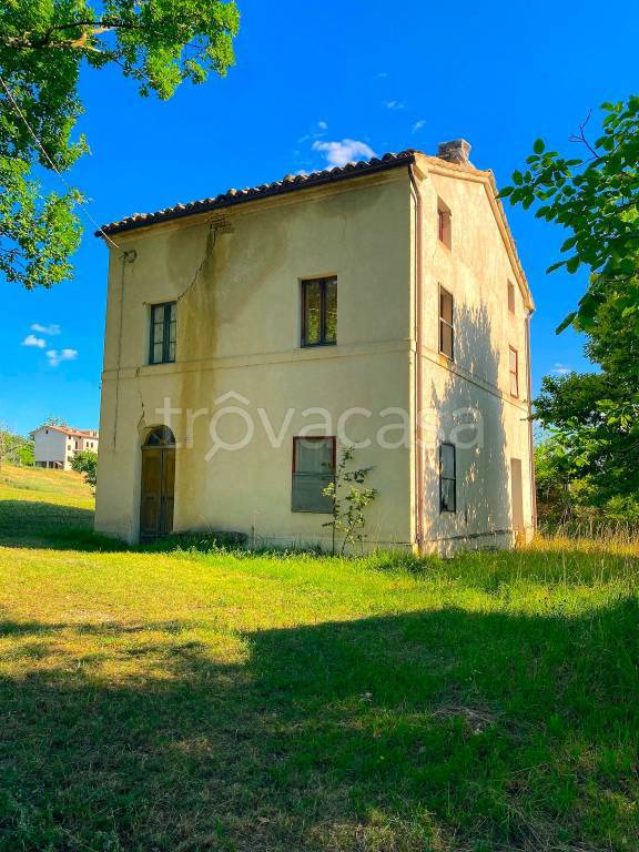 casa indipendente in vendita a Sarnano