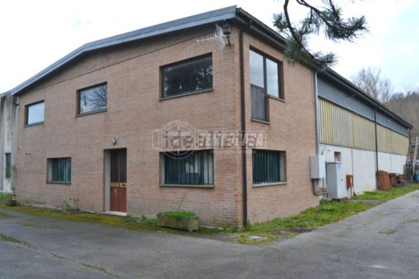 capannone in vendita a Sarnano