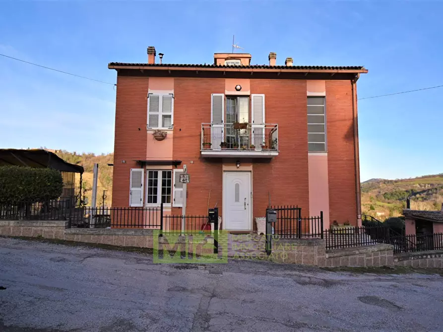 casa indipendente in vendita a Sarnano
