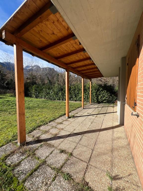 casa indipendente in vendita a Sarnano
