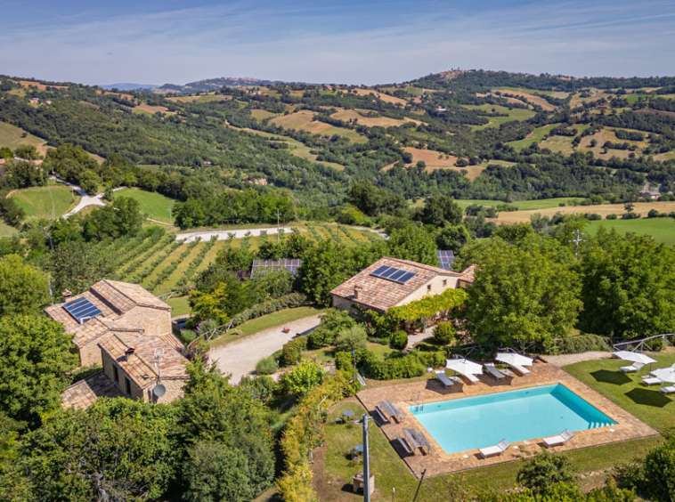 casa indipendente in vendita a Sarnano