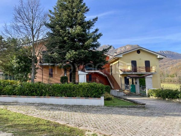 casa indipendente in vendita a Sarnano