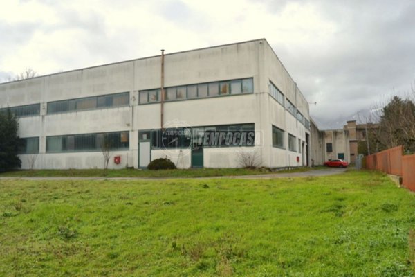 capannone in vendita a Sarnano