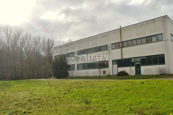 capannone in vendita a Sarnano