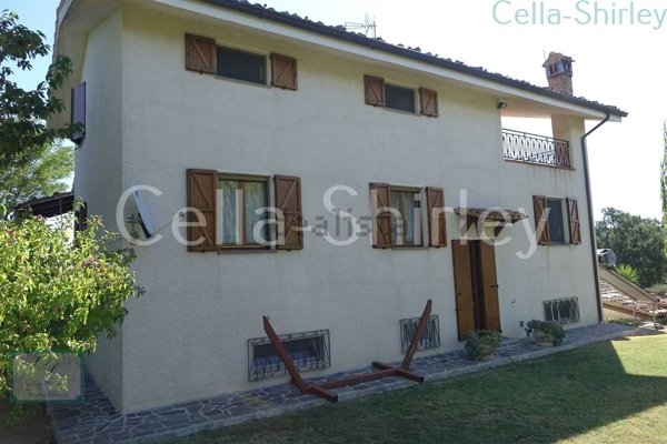 casa indipendente in vendita a Sarnano