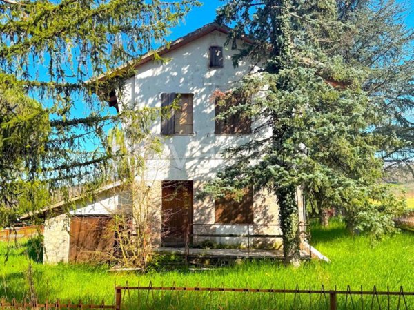 casa indipendente in vendita a Sarnano