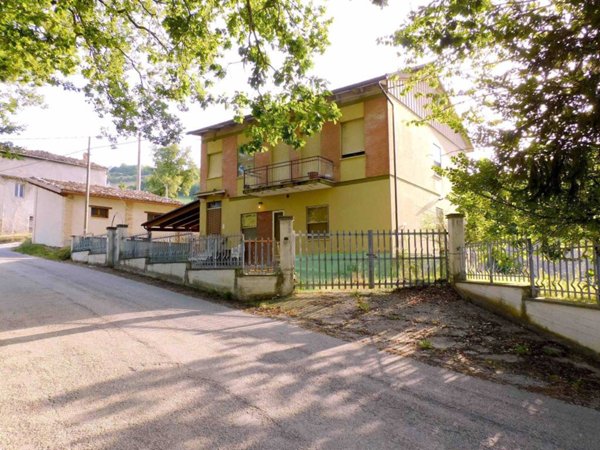 casa indipendente in vendita a Sarnano