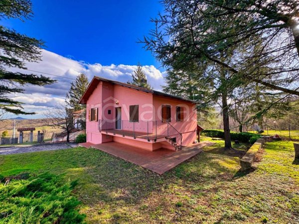 casa indipendente in vendita a Sarnano