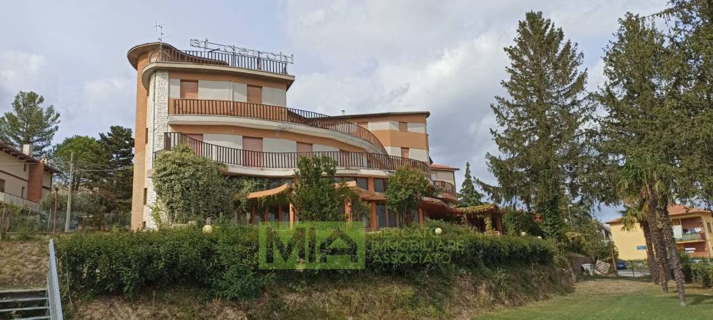 negozio in vendita a Sarnano