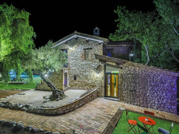 casa indipendente in vendita a Sarnano