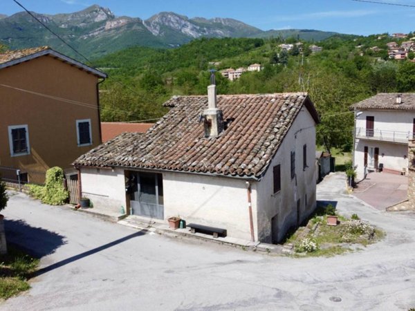 casa indipendente in vendita a Sarnano