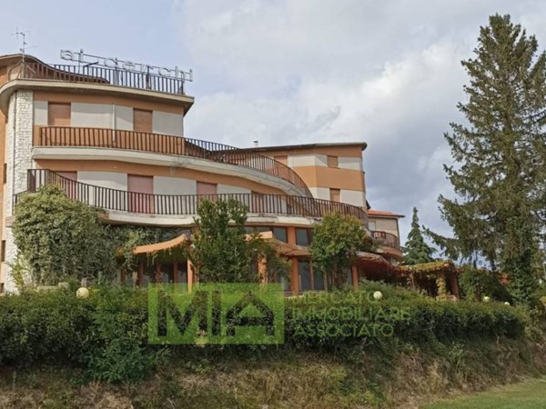 negozio in vendita a Sarnano