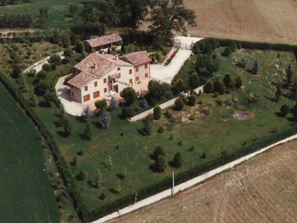 casa indipendente in vendita a Sarnano