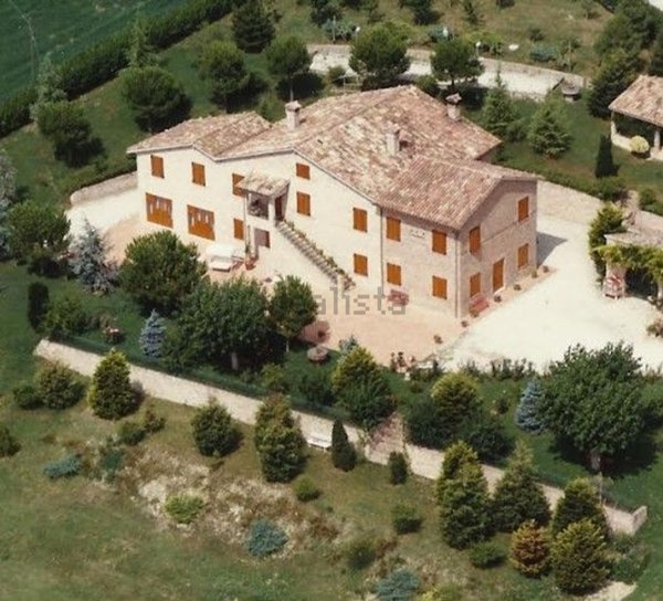 casa indipendente in vendita a Sarnano