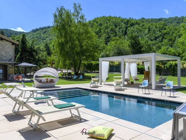 casa indipendente in vendita a Sarnano