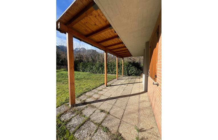 casa indipendente in vendita a Sarnano