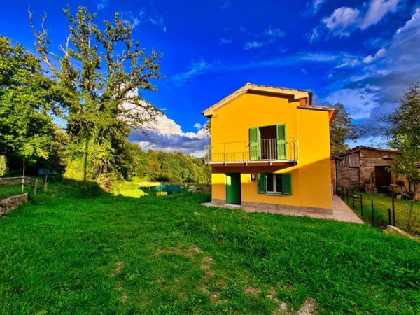 casa indipendente in vendita a Sarnano