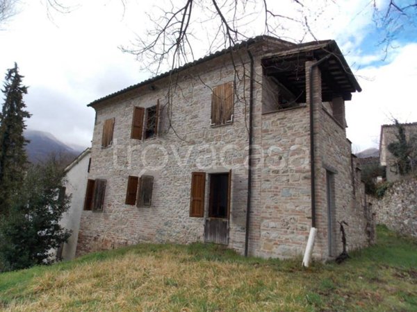 casa indipendente in vendita a Sarnano