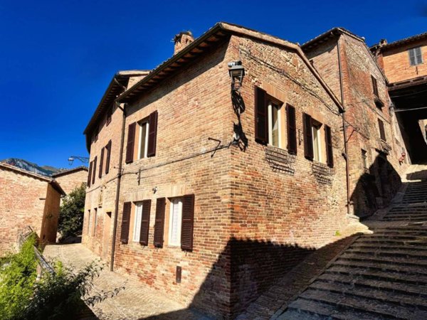 casa indipendente in vendita a Sarnano