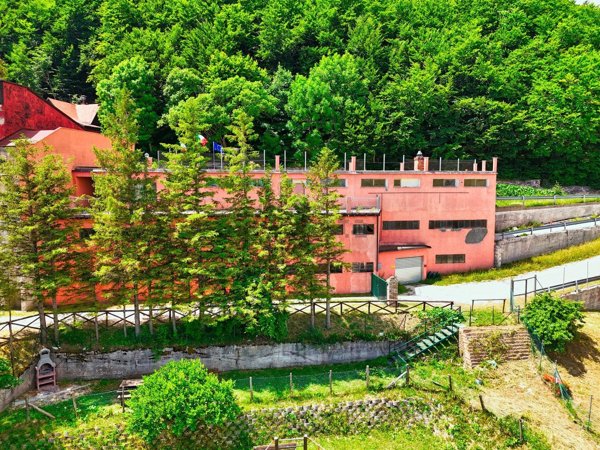 locale commerciale in vendita a Sarnano