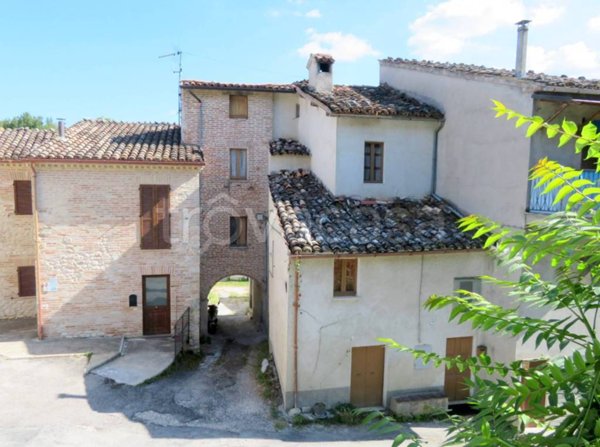 casa indipendente in vendita a Sarnano