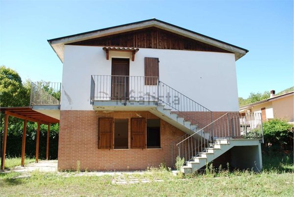 casa semindipendente in vendita a Sarnano