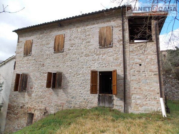 casa indipendente in vendita a Sarnano