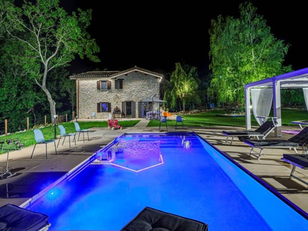 casale in vendita a Sarnano